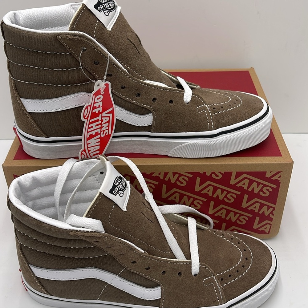 Vans Men’s Sk8-Hi Color Theory Walnut
VN0007NP1NU
Sneakers - Picture 3 of 16